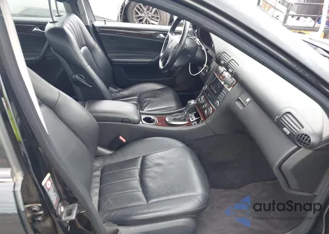 2005 Mercedes-Benz C 320 Luxury 4Matic z USA, uszkodzony, nr VIN WDBRF84J65F655385